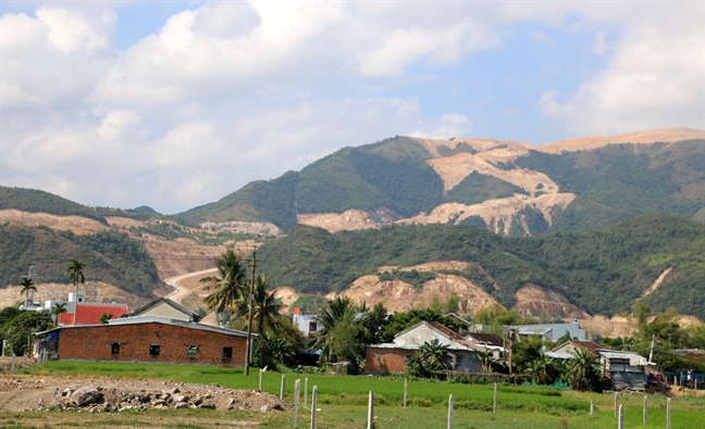 Sau[-]7[-]năm[-]cạo[-]gần[-]trọc[-]núi[-]Chín[-]Khúc,[-]chủ[-]đầu[-]tư[-]xin[-]trả[-]lại[-]370[-]ha
